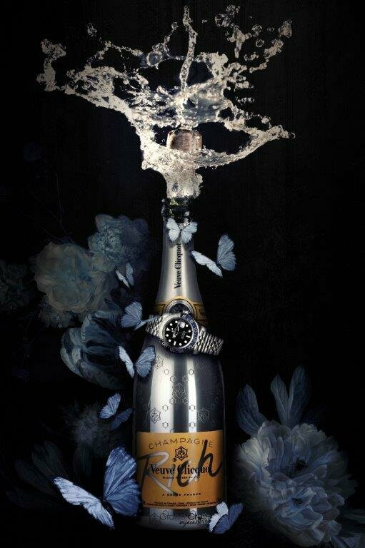 kunstwerk op maat, luxe kunst cadeau, champagne en horloge kunst, Veuve Clicquot schilderij, Rolex kunstobject, Apien art GINVI, handgemaakt kunstwerk Nederland, kunst met horloge en champagne, kunst laten maken Rotterdam, exclusieve kunst aan de muur