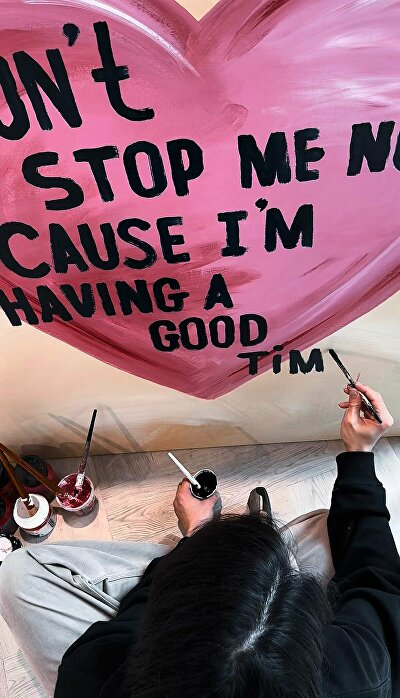 persoonlijk kunstwerk, kunst op maat, familie kunstwerk, custom art rotterdam, graffiti kunst op maat, kunst laten maken, persoonlijke kunst rotterdam, graffiti schilderij, GINVI art gallery, custom schilderij, uniek kunstwerk, muurkunst op maat, familie schilderij, kunst voor gezin, persoonlijke wanddecoratie, custom made art, handgemaakt kunstwerk, graffiti artiest rotterdam, ontwerp op maat, epoxy kunst, mixed media kunstwerk, familie cadeau idee, origineel huwelijkscadeau, cadeau gezin, vingerafdruk kunst, hartjes schilderij, persoonlijke touch kunst, Anne Pien designer, Timo graffiti artist, GINVI Rotterdam, kunstgalerie Rotterdam, GINVI Rotterdam, kunst kopen Rotterdam, graffiti kunst Rotterdam, kunst laten maken in Rotterdam, art gallery Rotterdam, custom art Netherlands, kunstwerk op maat Rotterdam