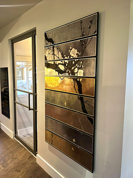 Sakura, 桜, A beautiful Japanese artwork of blooming plum blossom, Ume (梅 / うめ). Japanse kersenbloesem, kersenbloesem, kersenbloesem kunst, Sakura kunst, Sakura schilderij, Sakura kunstwerk, Japanse bloesem, Japanse bloesem kunst, Japanse bloesem schilderij, Japanse lente kunst, Sakura decoratie, Sakura wandkunst, Japanse bloemenkunst, Japans bloemenschilderij, kersenbloesem design, kersenbloesem interieur, Japanse natuurkunst, Sakura symbool, Sakura Japan, hanami kunst, hanami Japan, Japanse traditie kunst, Japanse symboliek, Japans minimalistisch kunstwerk, Sakura op bladgoud, Sakura op bladzilver, Sakura epoxy kunst, Sakura luxe kunstwerk, Sakura art, Sakura fine art, Ginvi Sakura kunstwerk, Ginvi Japanse kunst, Japanse kunst op bladgoud, Japanse stijl interieur, Japans design kunstwerk, Japans kunstobject, luxe Japanse wanddecoratie, Sakura muurkunst, Japans artistiek design, Sakura schildering, Japanse kersenbloesem wandkunst, Sakura thema kunst, modern Japans kunstwerk, traditioneel Japans kunstwerk, Sakura kunst voor interieur, Japans bloem symbool, Japanse esthetiek, Sakura inspiratie, Japans kunstwerk Rotterdam, Sakura kunst Rotterdam, Sakura kunst Nederland, exclusieve Japanse kunst, handgemaakt Japans kunstwerk, luxe Sakura kunstwerk