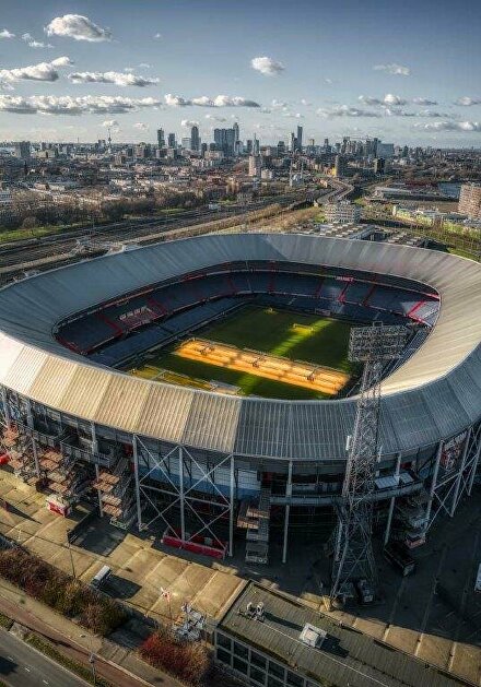dekuip stadionfeyenoord feijenoord feyenoord dekuipfeyenoord rotterdam rotterdamzuid 010 kakkerlak fotografie rotterdamfoto fotovandekuip klauslucas