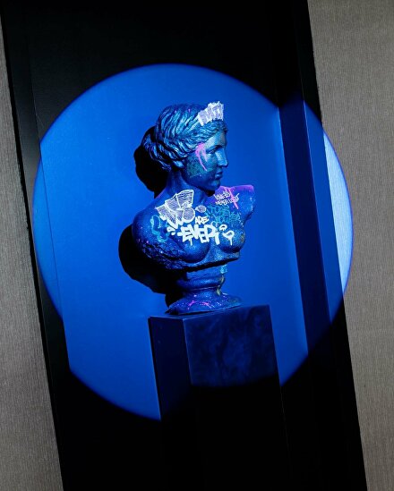 statue standbeeld kunstbeeld graffitiart graffitistatue modernart contemporaryart vandyson ginci artgallere ginviart