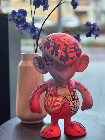 Binkie, frozen, graffitikunst, van dyson, kunstbeeld, modernbeeld, kunstopmaat, statue, artstatue,  goudenbeeld, ginvi