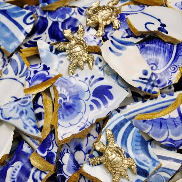 Delfts Blauw Hart, ginvi,  Koro Delft Blua, mart krijger, kunst op maat, hart met schildpadden, gouden hart en delftsblauw, delftsblauwe kunst, 3d schilderij, kunstkopen rotterdam